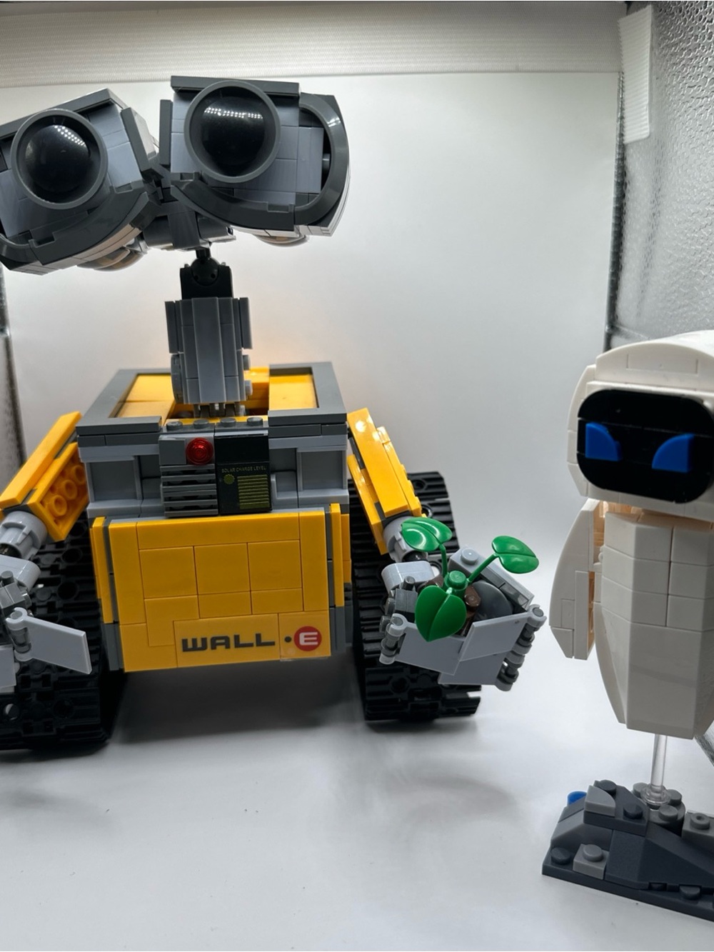 Disney WALL·E and EVE Yellow & White Buildable Toy Set